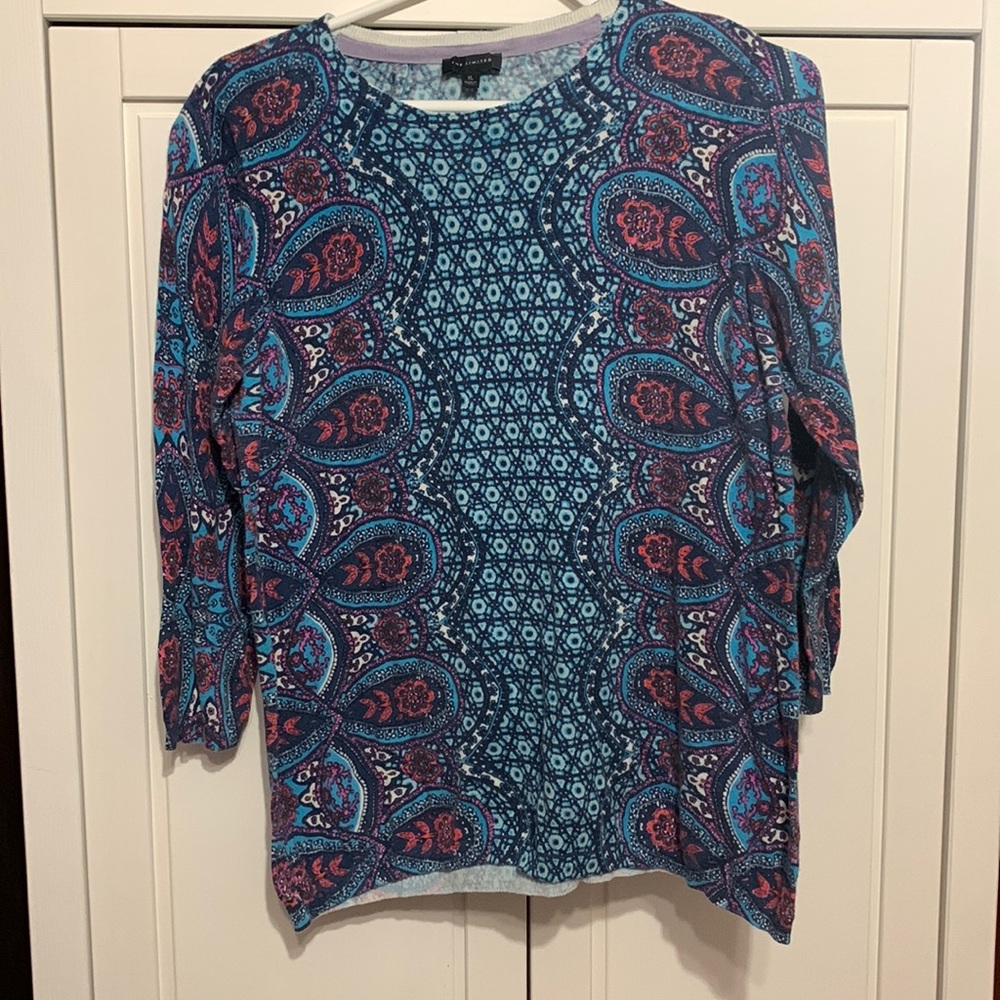 The Limited 3/4 sleeved sweater. Crew neck. Beautiful print. XL